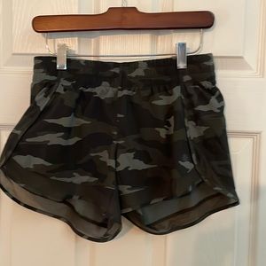 Athleta Mesh Racer Run Shorts 4”. Size XS. Camo. Perfect new condition w/o tags
